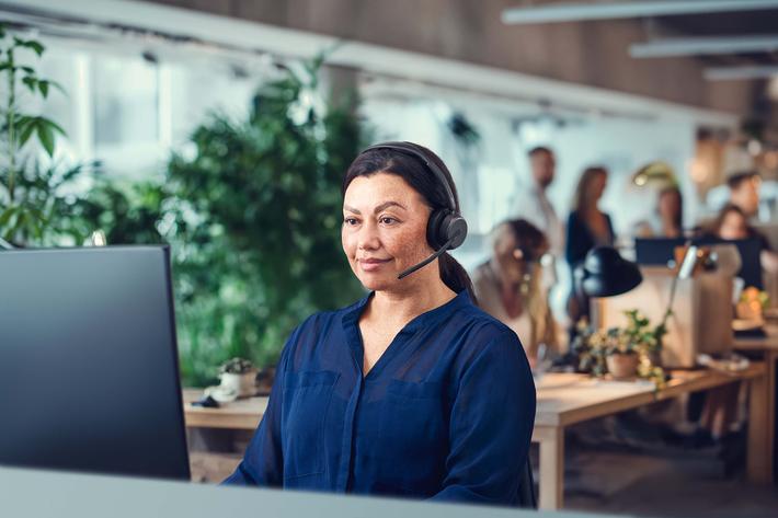 Ontdek de EPOS IMPACT 1000: headset met AI‑gestuurde voice pickup, hybride ANC en Bluetooth.